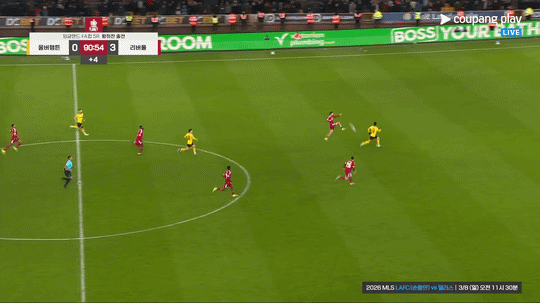 황희찬 한 달 만에 복귀! 종료 직전 3호 골 폭발…울버햄튼은 리버풀에 1-3 