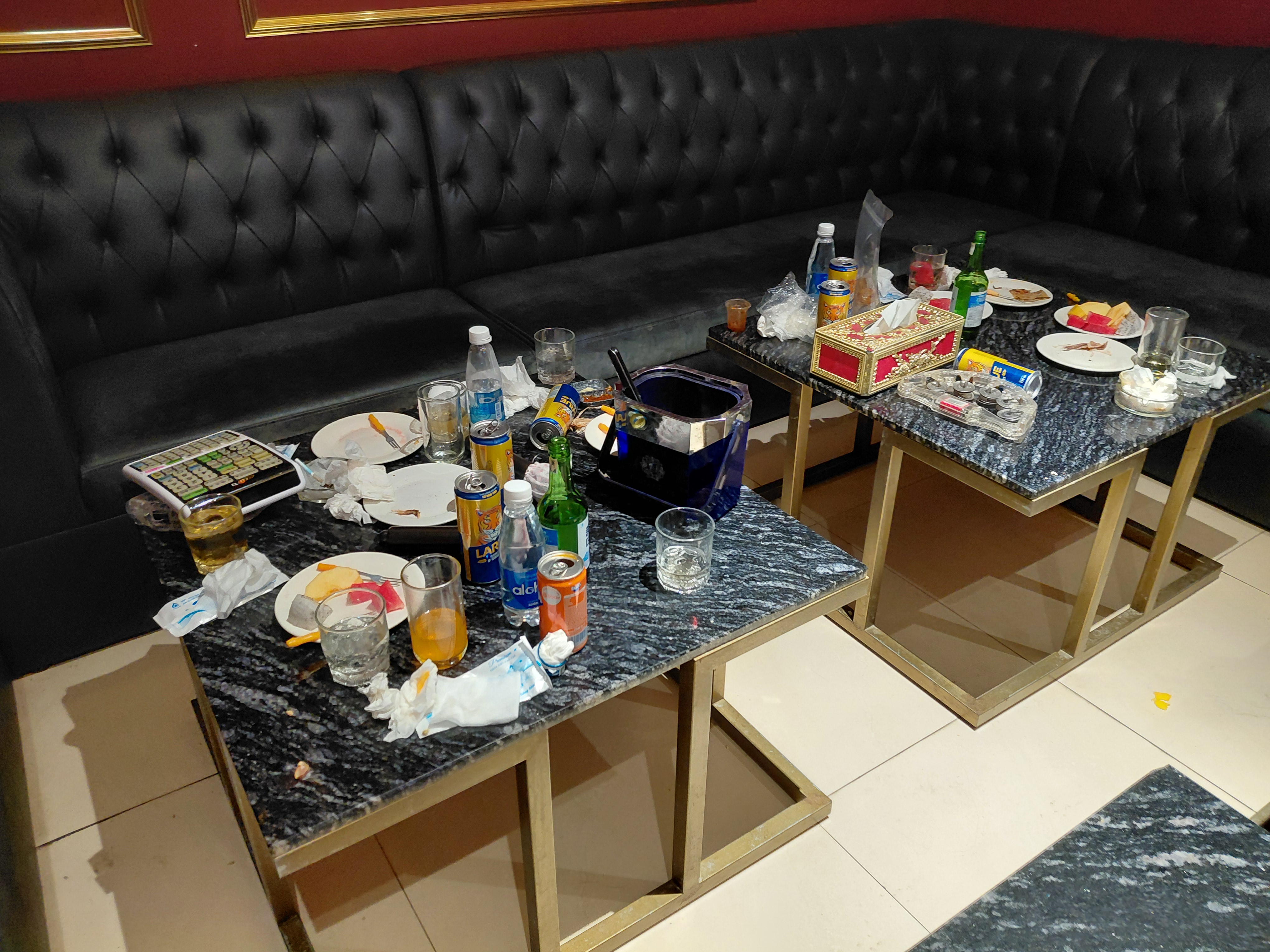 다낭 가라오케 3곳 비교(황제 가라오케 후기) - 진짜 황제 투어는 황제 로얄이다.