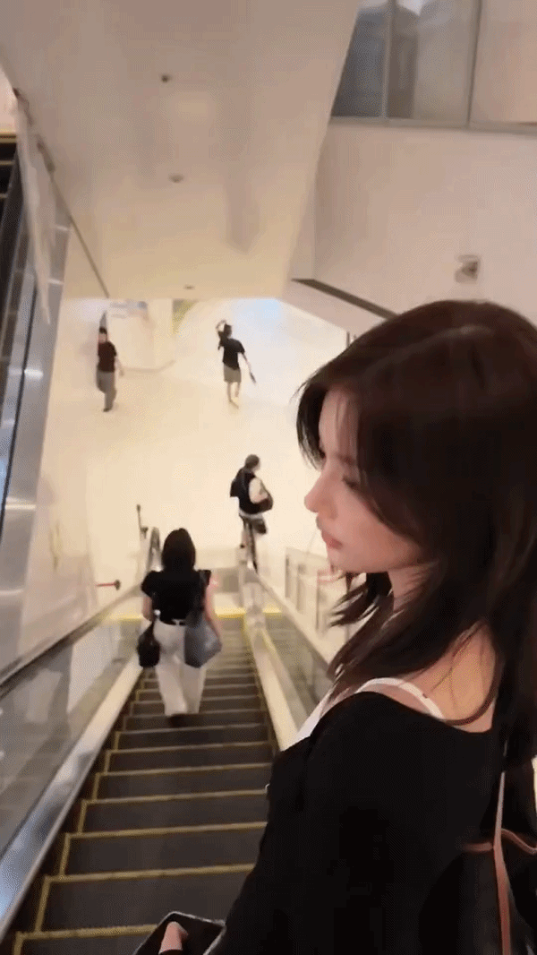 설윤 남친시점.gif