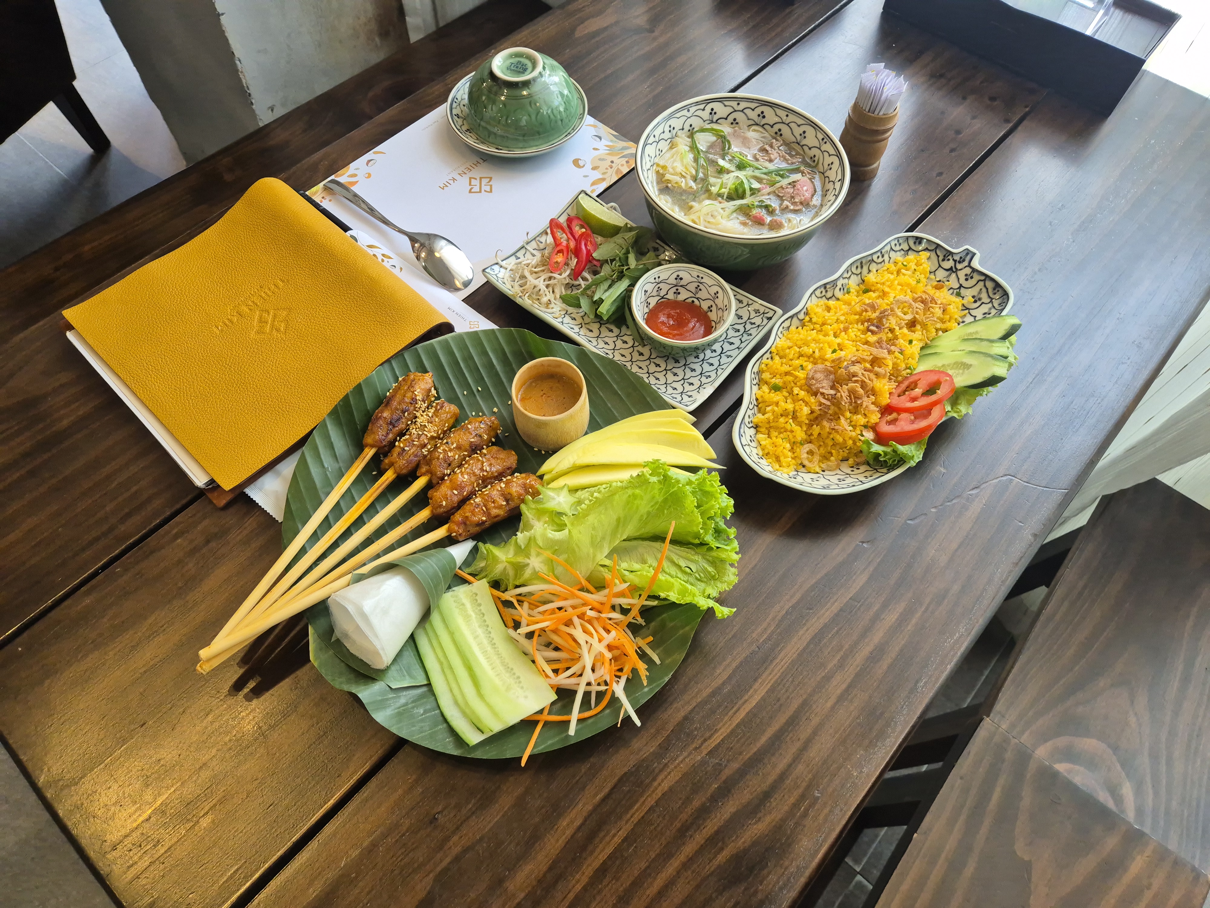 다낭 티엔킴 넴루이 에어컨 식당, 현지인도 추천하는 맛집
