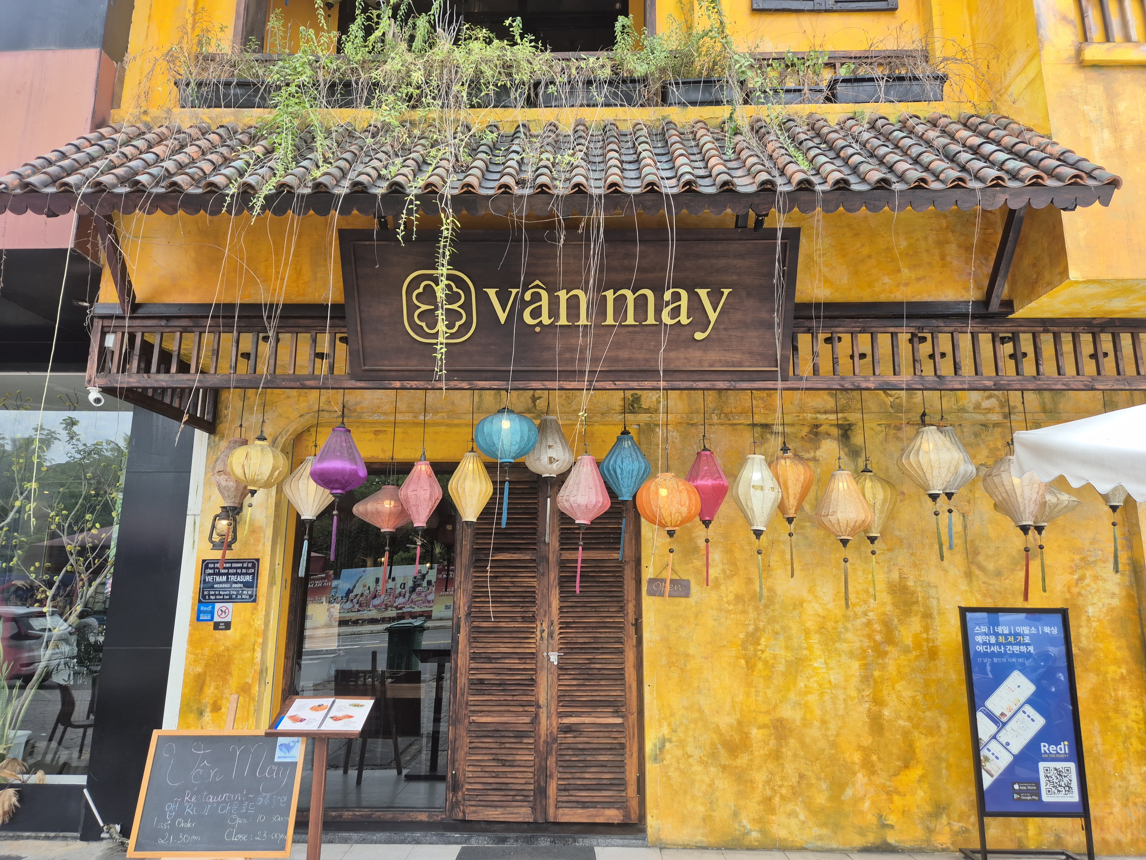 현지 분위기 가득! 다낭 미케비치 반마이에서 즐기는 분짜 한 그릇